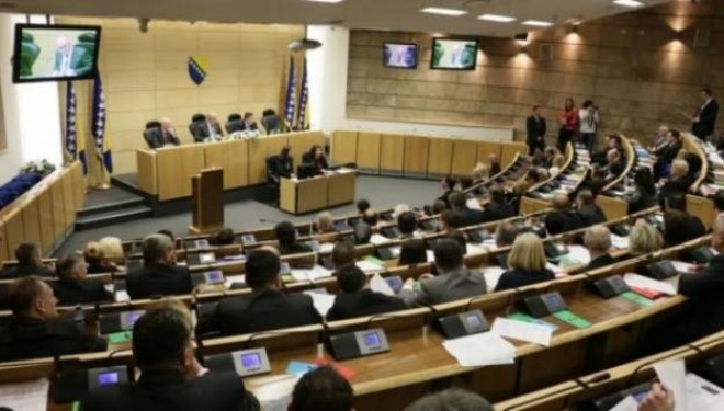 Parlamenti Serb i Bosnjës refuzon rezolutën për gjenocid!