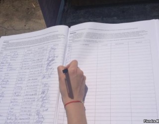 Mbi 101 mijë qytetarë nënshkruan peticionin e opozitës