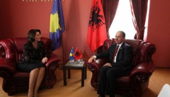 Jahjaga pritet me nderime të larta në Shqipëri