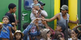 ‘Mbi gjysmë milioni refugjatë kanë kaluar kufirin e BE-së ‘raporton Frontex