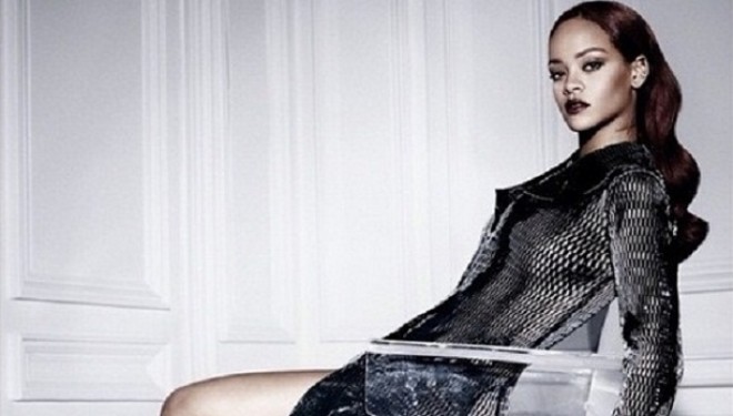 Rihanna, set fotografik me veshje transparente (Foto)