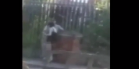 Seks me të dashurën para shtëpisë, kërcënon me thikë fqinjin pse e pa (Video)