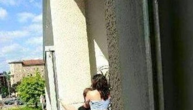 Seks live në qendër të Tiranës (Foto) +18