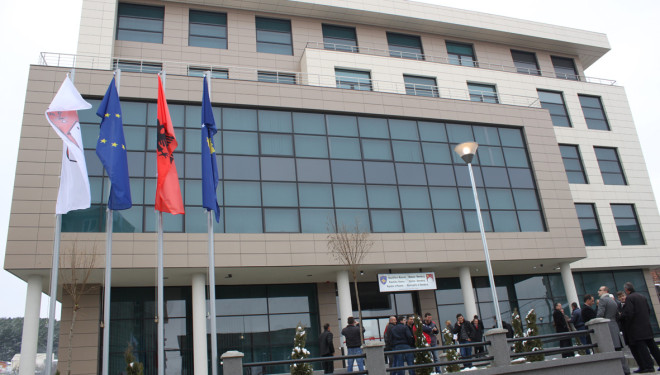 Kontratat e kundërligjshme milionëshe të komunës së Skenderajt