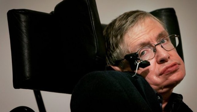 “Bomba” e Stephen Hawking: “Do të shpëtojmë duke ikur nga Toka”