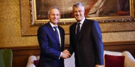 Thaçi në Londër flet për “konsolidimin e shtetit të Kosovës”