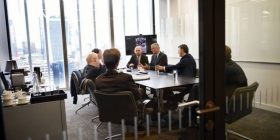 Thaçi në Londër viziton “The Times”, flet me redaktorët për rolin e medieve (Foto)