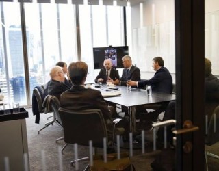 Thaçi në Londër viziton “The Times”, flet me redaktorët për rolin e medieve (Foto)