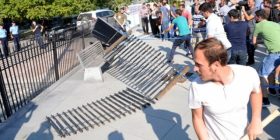 Vetëvendosje ia rrëzon “barrikadën” Qeverisë (Foto/Video)