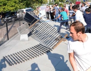 Vetëvendosje ia rrëzon “barrikadën” Qeverisë (Foto/Video)