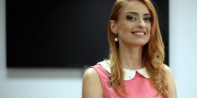 Të lutem klikoje përsëri: Feminiteti “porn – femëror” dhe portalet tona!