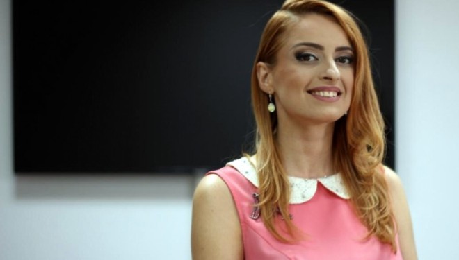 Të lutem klikoje përsëri: Feminiteti “porn – femëror” dhe portalet tona!