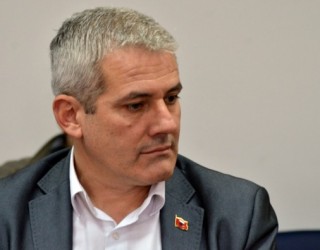 Sveçla i pakënaqur me precizitetin e deputetëve të VV-së, në gjuajtjen me vezë