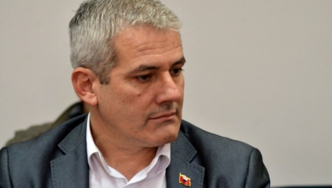 Sveçla i pakënaqur me precizitetin e deputetëve të VV-së, në gjuajtjen me vezë