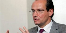 Shqipëria larg anëtarësimit në BE, e thotë deputeti gjermanë