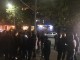 Aktivistët e VV’së mblidhen para stacionit të Policisë