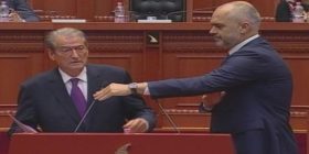 Berisha e Rama bashkë në foltoren e Kuvendit (Video)