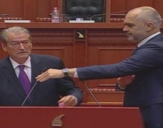 Berisha e Rama bashkë në foltoren e Kuvendit (Video)