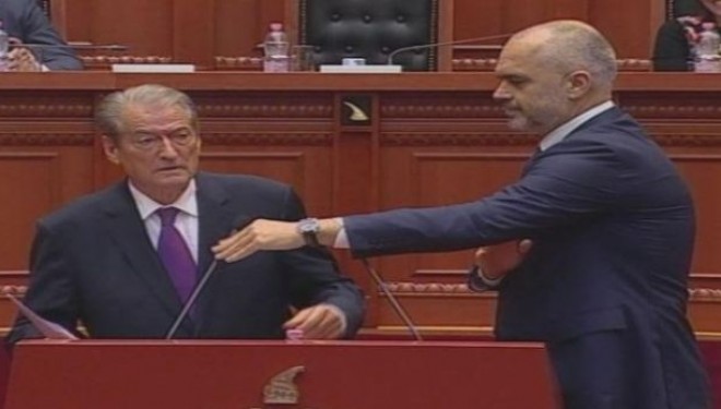 Berisha e Rama bashkë në foltoren e Kuvendit (Video)