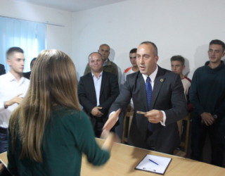 100 të rinj nga Rahoveci aderojnë në AAK