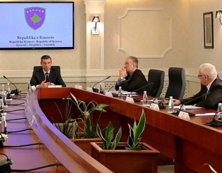Kryesia po diskuton përsëri suspendimin e deputetëve, Kryeparlamentari hezitues