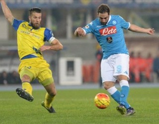 Fitore me vlerë e Napolit, mund Chievon 1-0