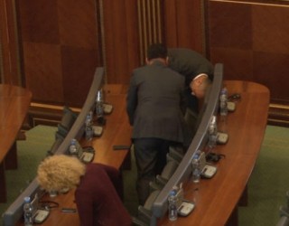 Kush ia mori vezën Ramush Haradinajt?