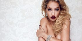 Rita Ora, varësi ndaj meshkujve? (Foto)
