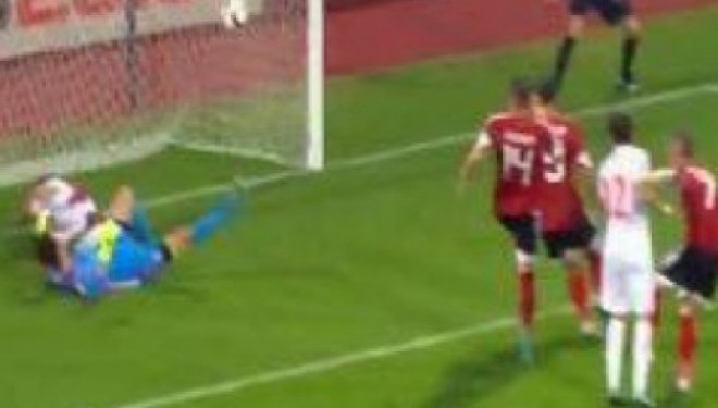 Serbët shënojnë gol, por gjyqtari e anulon