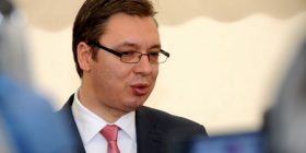 Vuçiq thotë se do t’i ngrejë përmendore Gjingjiqit