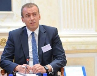Qorrolli: Kosova nuk mund ta tërheqë nënshkrimin
