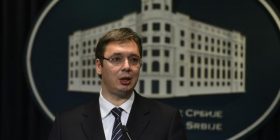 Vuçiq u jep “gajret” serbëve: Mbani kokën lart