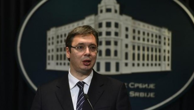 Vuçiq u jep “gajret” serbëve: Mbani kokën lart
