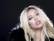Një palë të brendshme “Dolce Gabana”, ekspozohen kështu nga Adelina Tahiri (Foto)
