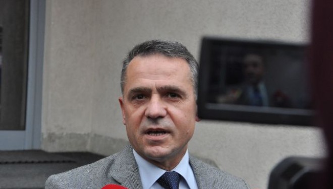 Isufi: Mustafa të dorëhiqet, vezët i meritoi