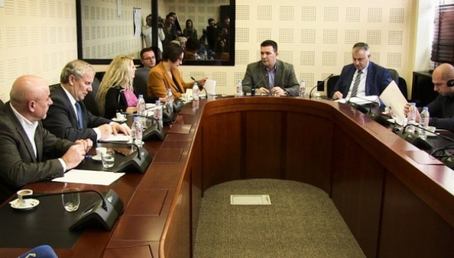 Opozita bojkoton edhe mbledhjen e Komisionit për mbikqyrjen e AKI-së