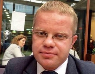 Ministria e Drejtësisë suspendon zyrtarin që kushtëzon femrat