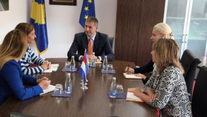 Çollaku takon ambasadorët: Kosova ka përmbushur kriteret për vizat