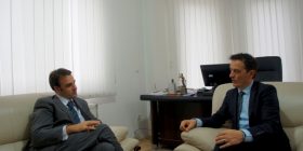 Ambasadori britanik në Kosovë interesohet për të drejtat e njeriut