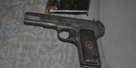 Pistoleta dhe biletat që iu gjetën Ballistit (FOTO)