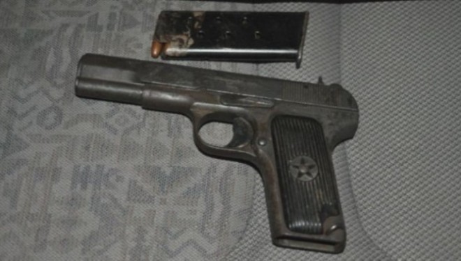 Pistoleta dhe biletat që iu gjetën Ballistit (FOTO)