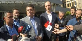 Bahtiri: Heqjes se barrikades me ju gezue edhe serbet. Mitrovica duhet me u bashku
