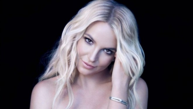 Oops!!! Veshja lë në baltë Britney Spears (Video)