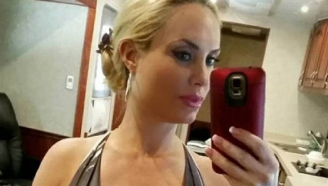 Coco Austin, një mami e “nxehtë” (Foto)