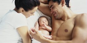 Përse kur bëhemi prindër shpesh seksi mungon…? (Foto)