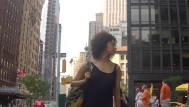 Ja reagimi meshkujve kur i ngacmojnë të dashurën, ju çfarë do bënit? (Video)