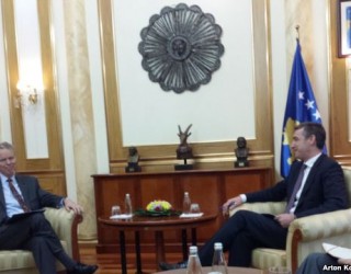 Ambasadori Delawie ia tërheq vërejtjen opozitës