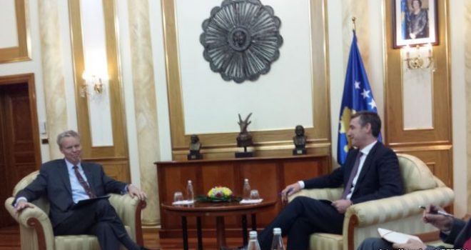 Ambasadori Delawie ia tërheq vërejtjen opozitës
