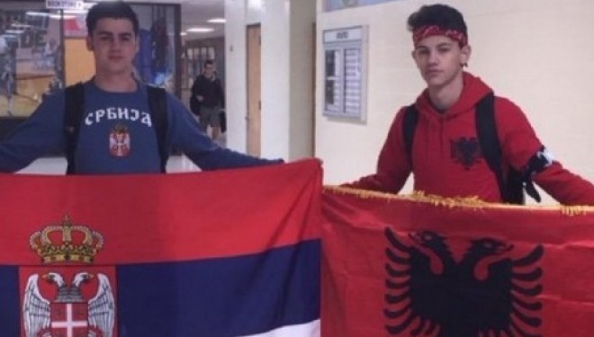 Kurir: Dashuria e djemve ndaj kombëtarevë të tyre nuk do të thotë edhe urrejtje ndaj kundërshtarit