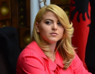 Hashim mos ma vrit edhe këtë ëndërr për të studiuar!